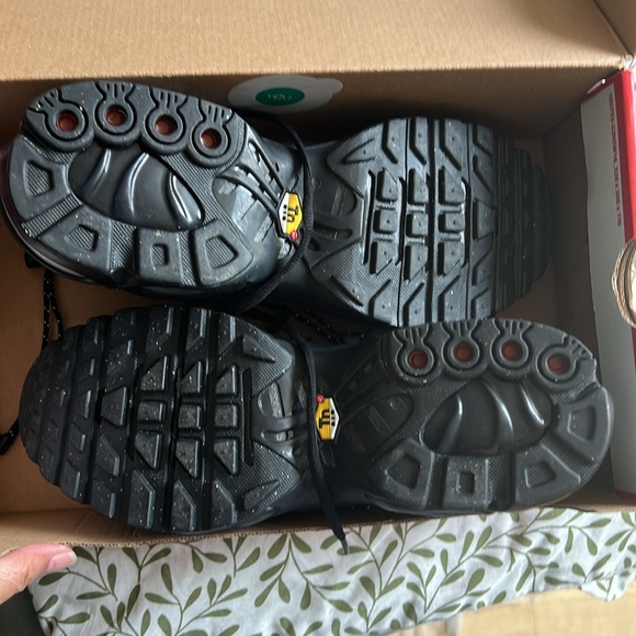 Nike new air sneakers black. - Picture 6 of 8